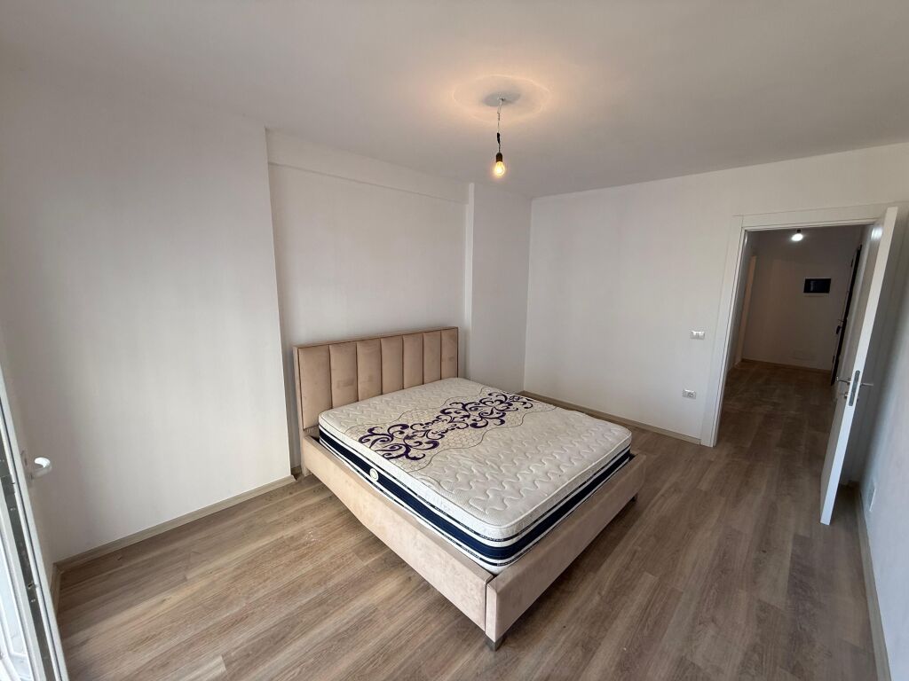 📣 RENT Apartment 1+1 With Storage 📍 Kombinat ✨  🏢 New Building 🪜 2nd Floor (With Elevator) 📐 Area 98 m2 🛋️ Partially Furnished  💶 Price 35,000 Leke/Month