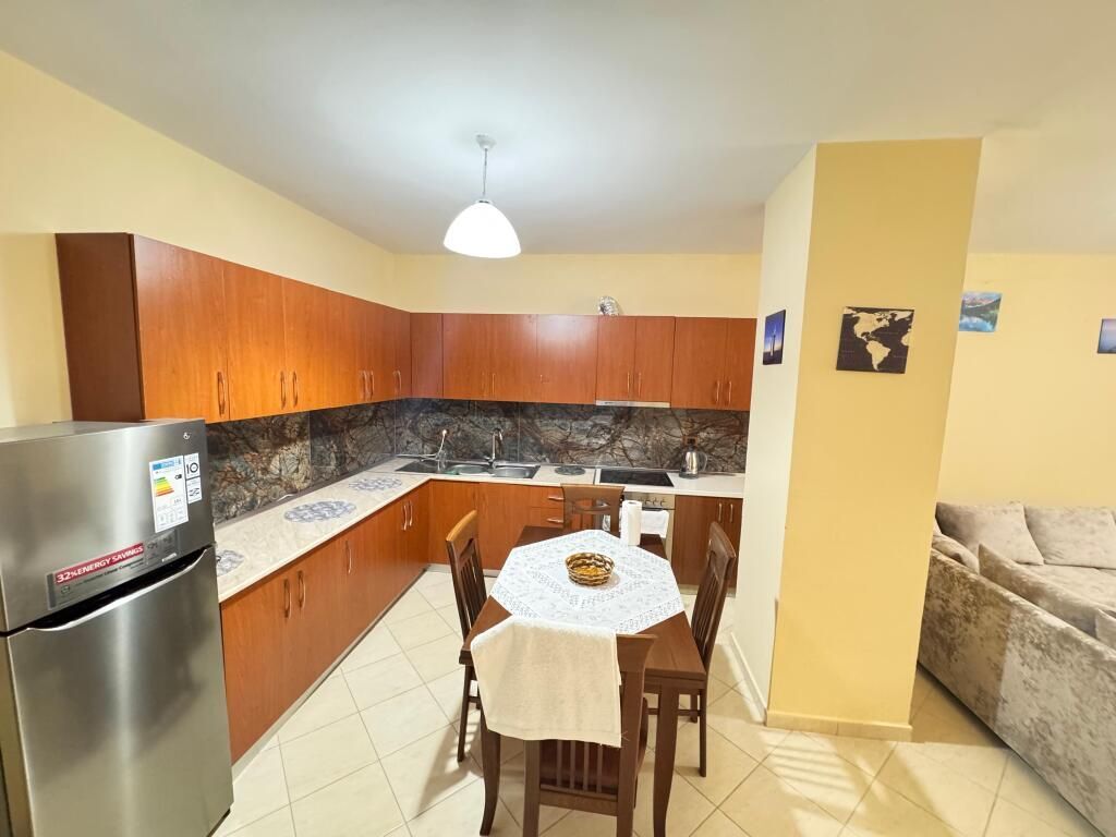 Apartament me qera 1+1 Afate gjate  