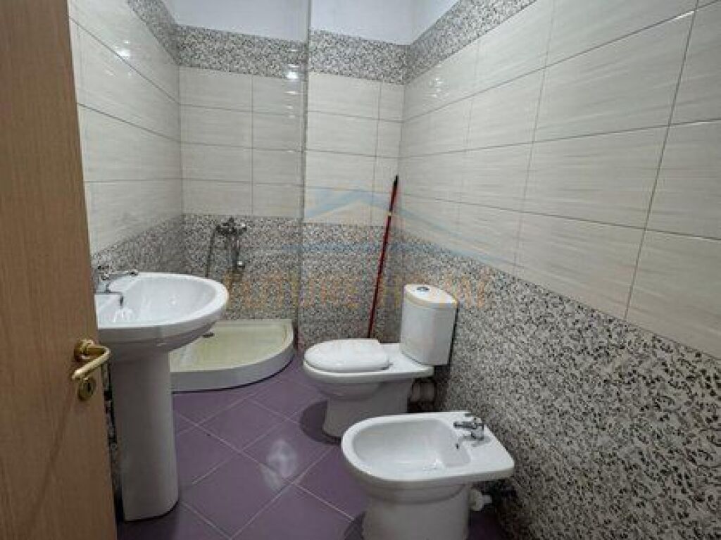 Shitet, Apartament 1+1, Fresku, Tiranë