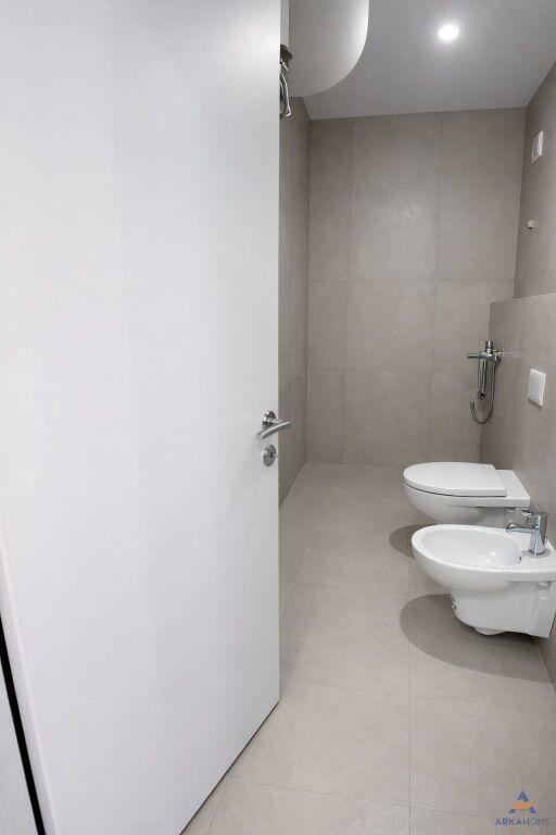 VENDESI APPARTAMENTO 2+1+2 "COMPLESSO ARLIS, FARMACIA 10" 260.000 EURO (TRATTABILE)