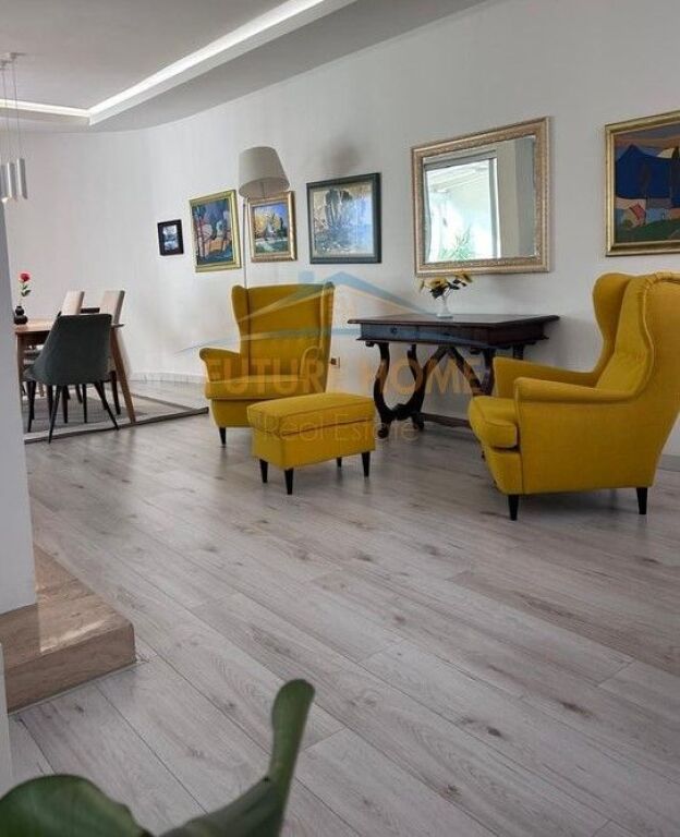 Shitet, Apartament 2+1+2+Verandë , Bllok