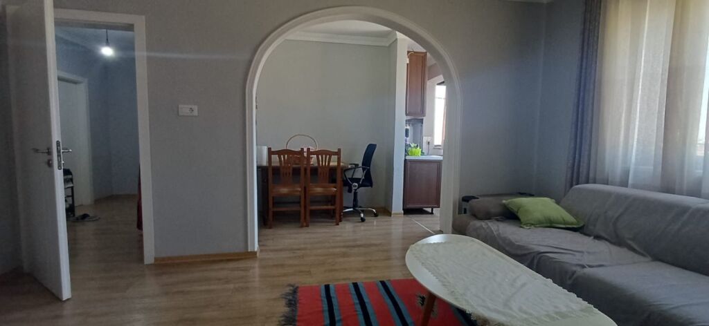 Shitet apartament 1+1 tek Spitali Ushtarak
