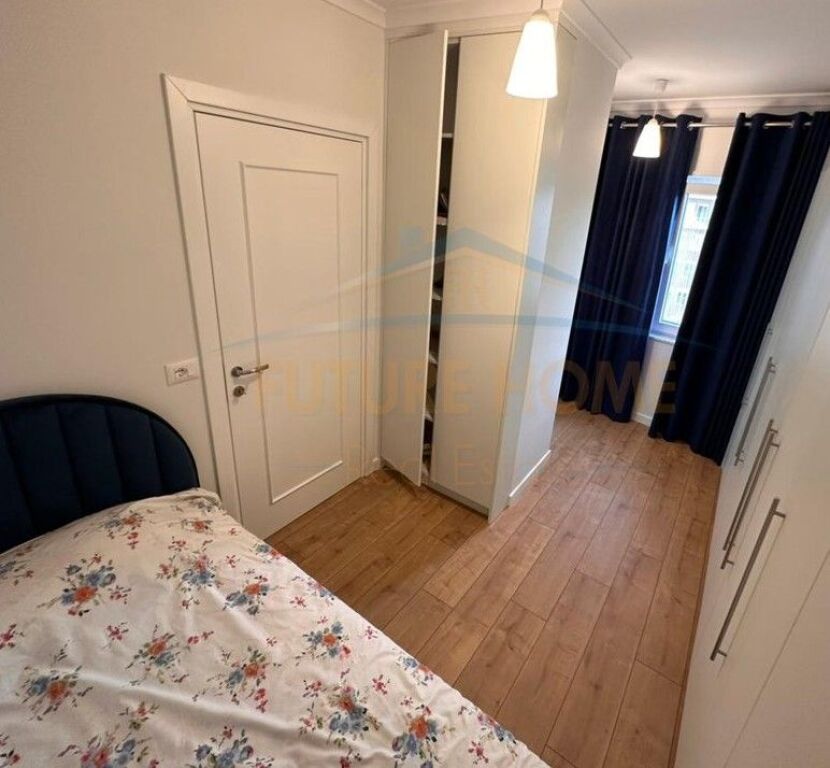 Rent, 3+1+2+Parking space, Train Station, Tirana..