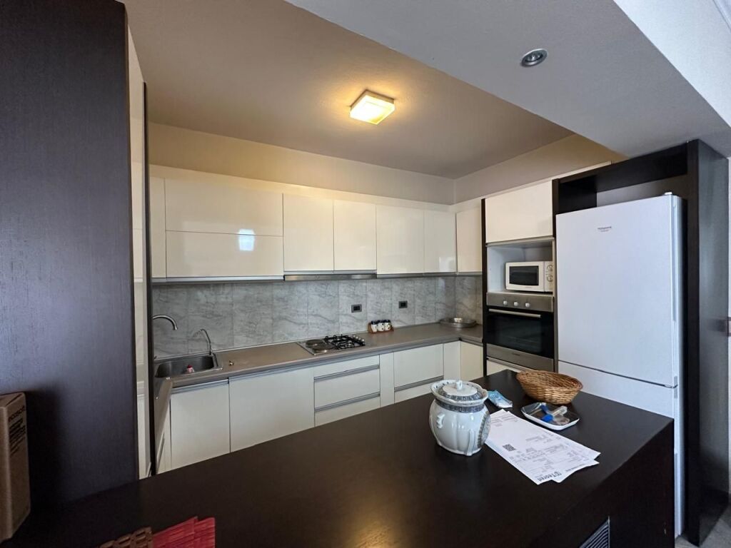 🏢Appartamento in affitto in Via Elbasan, 2+1+2, arredato. 85.000 Leke