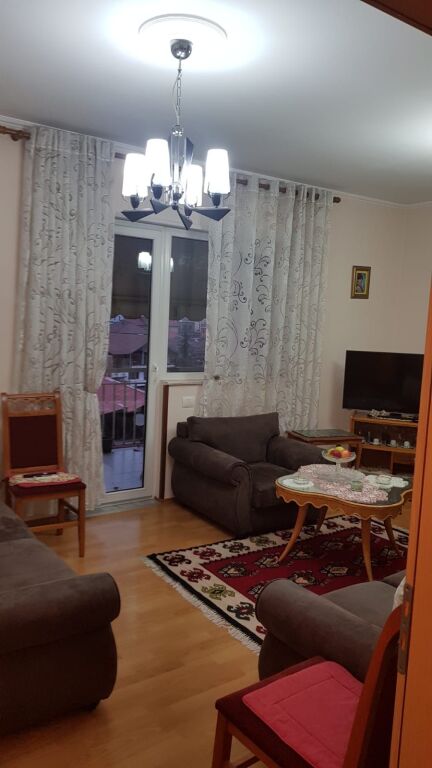 Appartamento 1+1 arredato in affitto in Ali Dem vicino a Bar Kritea