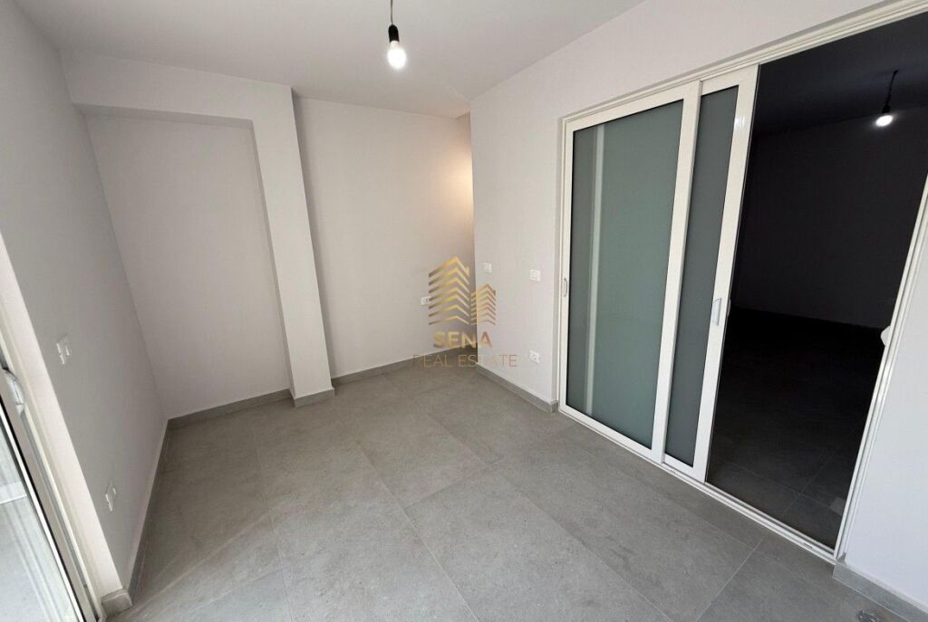 Rent, Business Premises, opposite the New Maternity, 1200 Euro/month Net