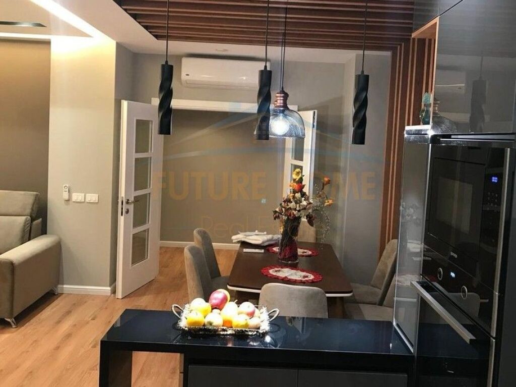 Qira, Apartament 2+1, Libri Universitar, Tiranë.