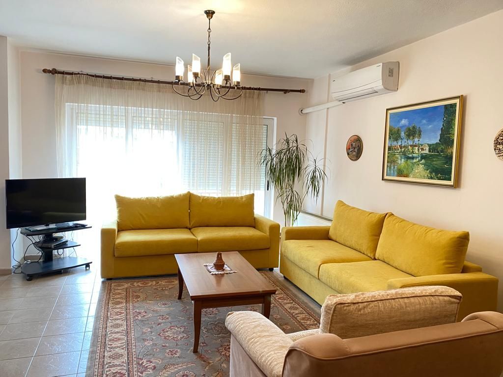 🏢Via Elbasan, duplex in affitto, 3+1+2, arredato. 120.000 leke