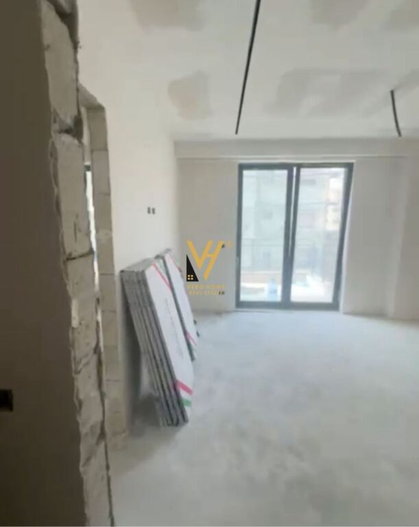 UFFICIO DI 100 M2 IN AFFITTO IN VIA BOGDANEVE 120.000 LEKE