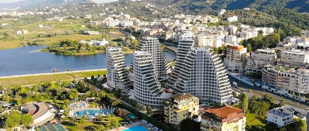 Commercial open space for rent at Lake View