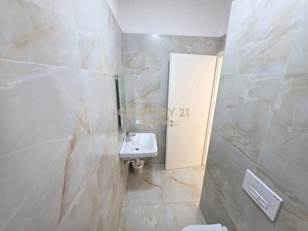 Appartamento 2+1 In Affitto nella Zona 21 Dhjetori 670 € /Mese Sup. Totale 86m2