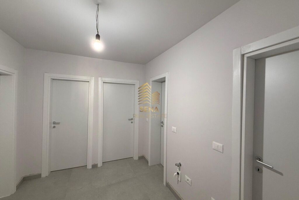 Rent, Business Premises, opposite the New Maternity, 1200 Euro/month Net