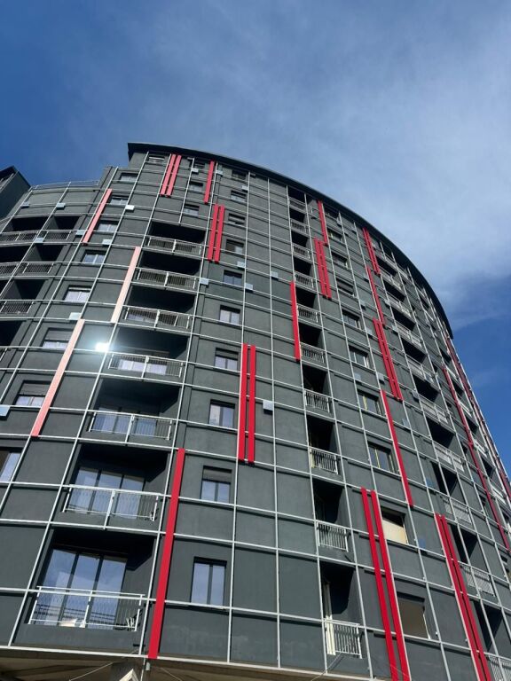 Shitet Apartament 3+1+2