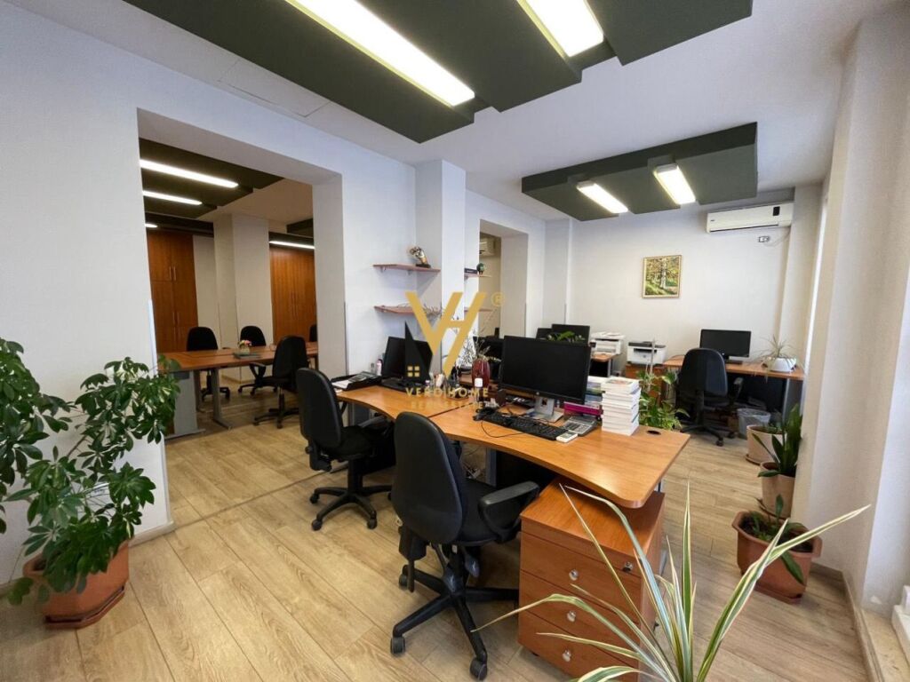 OFFICE 120 M2 FOR RENT IN CENTER 160,000 LEKE