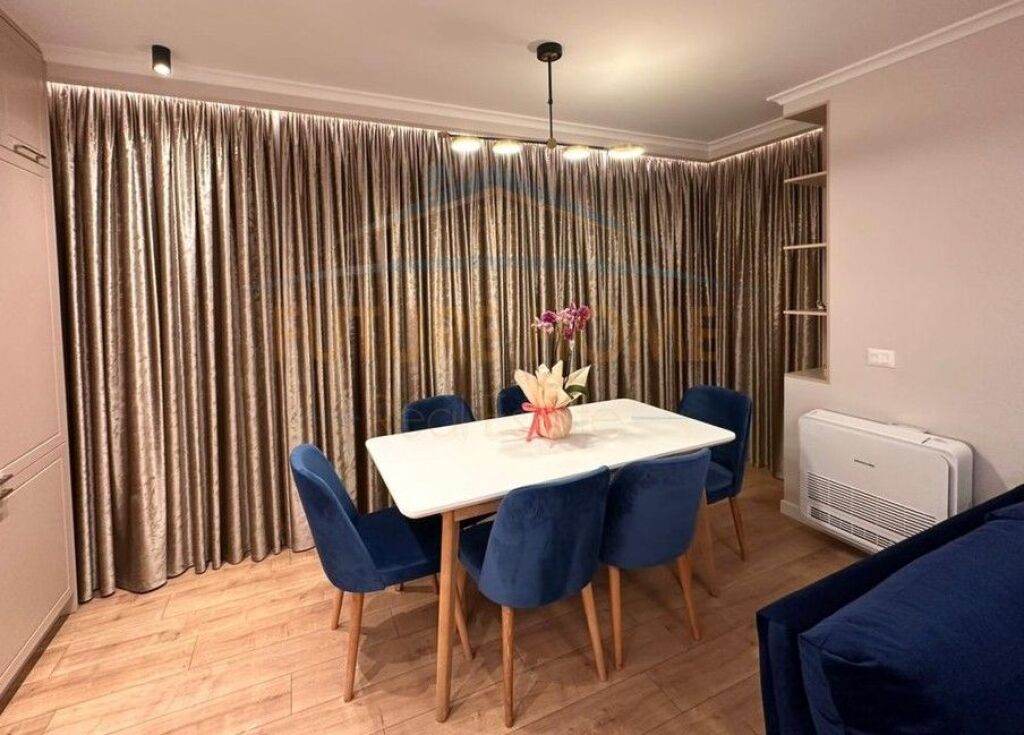 Rent, 3+1+2+Parking space, Train Station, Tirana..