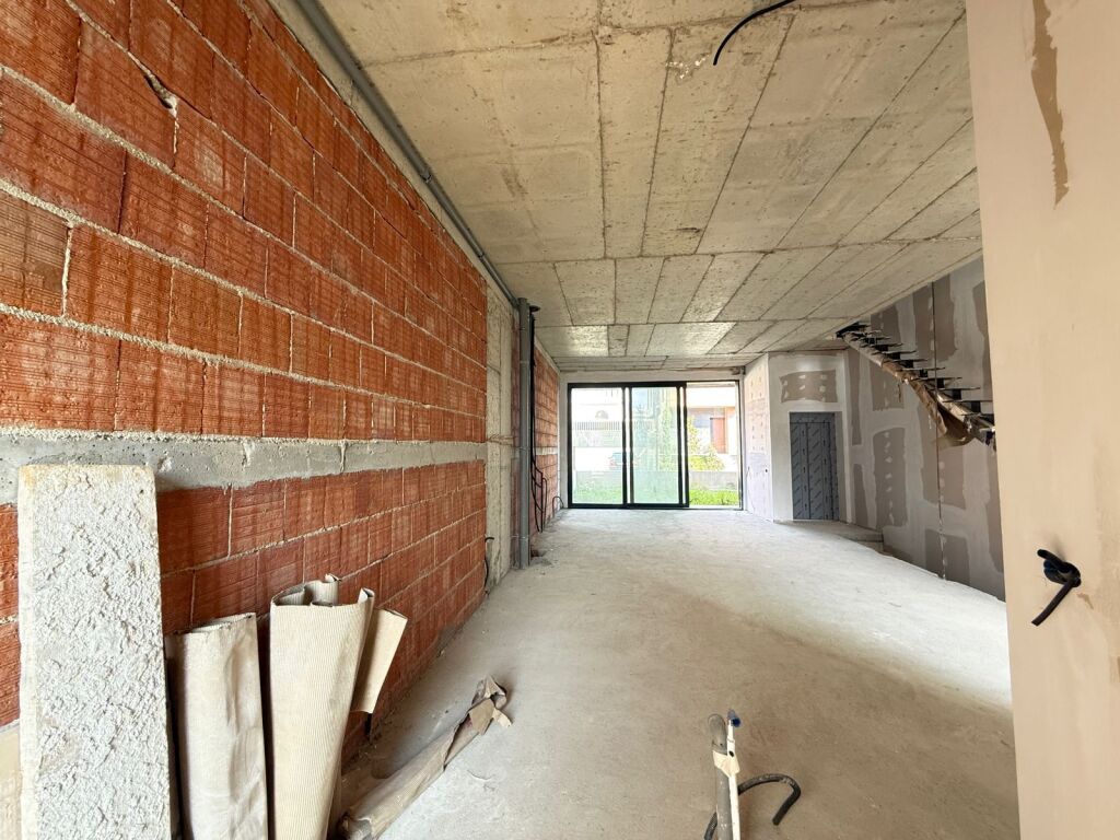 🏡 Vilë Individuale për Shitje pranë TEG