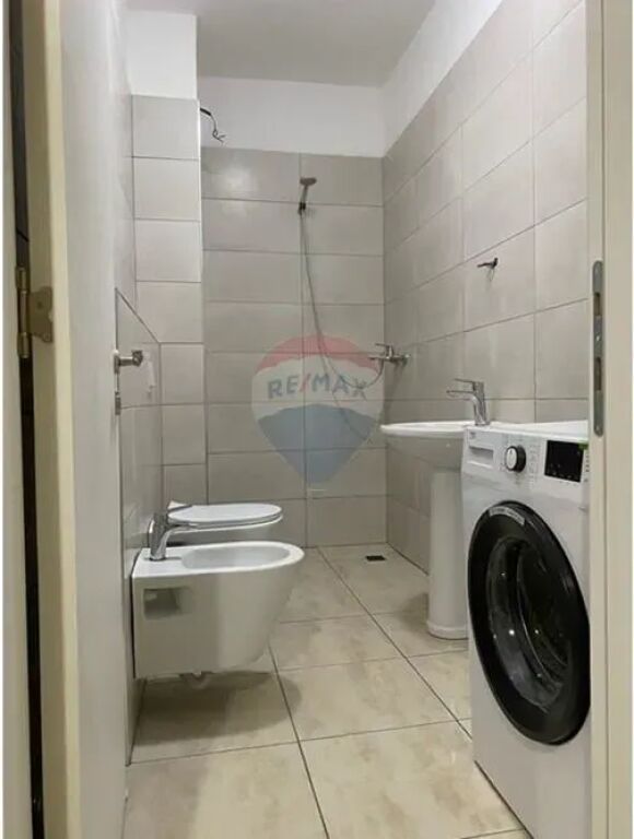 Jepet me qira apartament 1+1 mbrapa Casa Italia