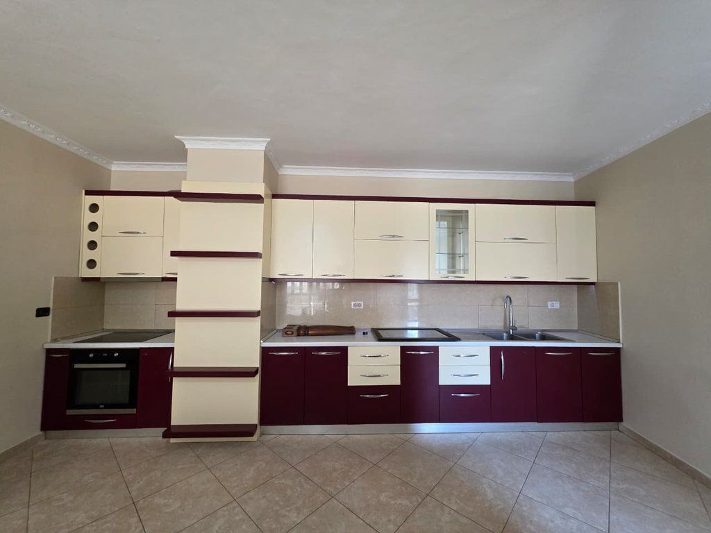 In vendita, Appartamento 2+1+2, Unaza e Re, Tirane.