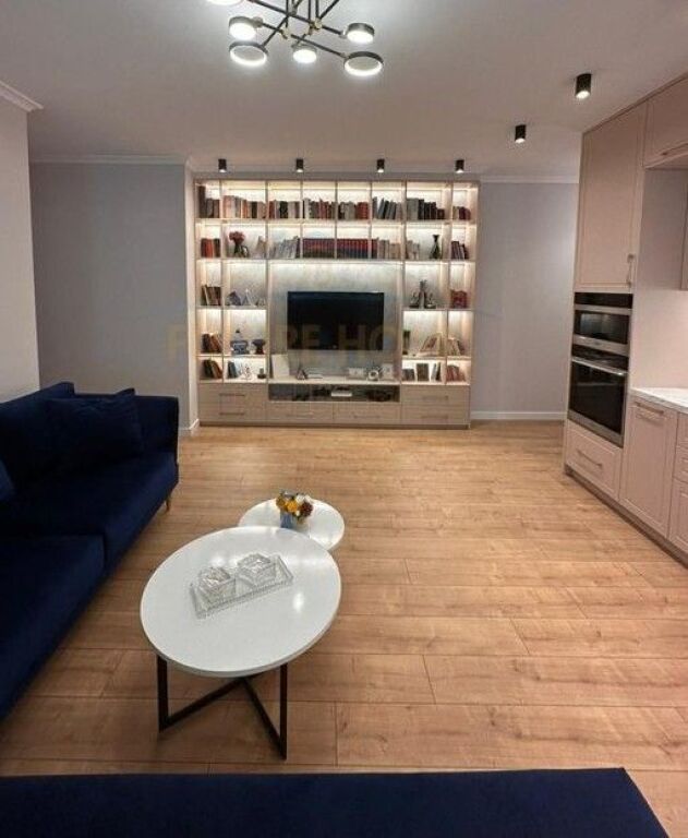 Rent, 3+1+2+Parking space, Train Station, Tirana..