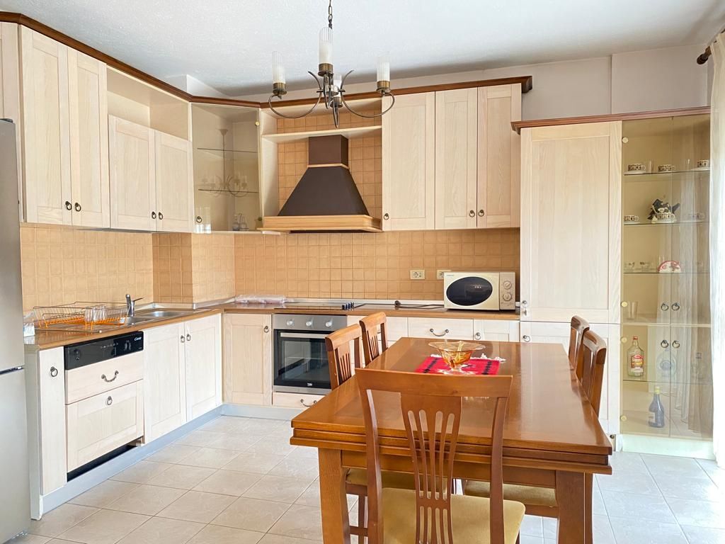 🏢Via Elbasan, duplex in affitto, 3+1+2, arredato. 120.000 leke