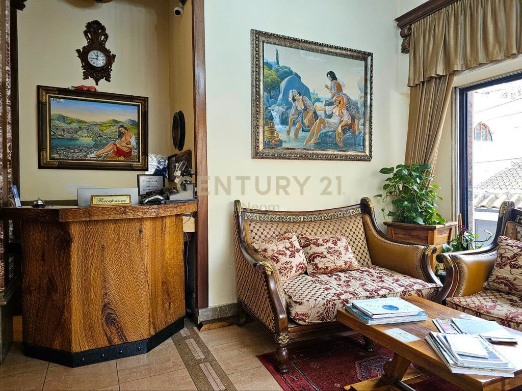 HOTEL PER SHITJE NE QENDER TE TIRANES ! 2,500,000 € Sip. Totale  653m2