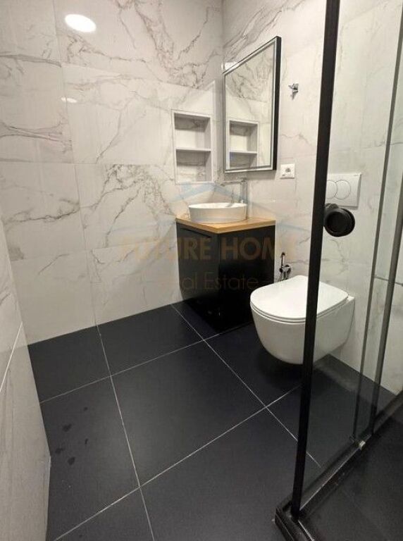 Rent, 3+1+2+Parking space, Train Station, Tirana..