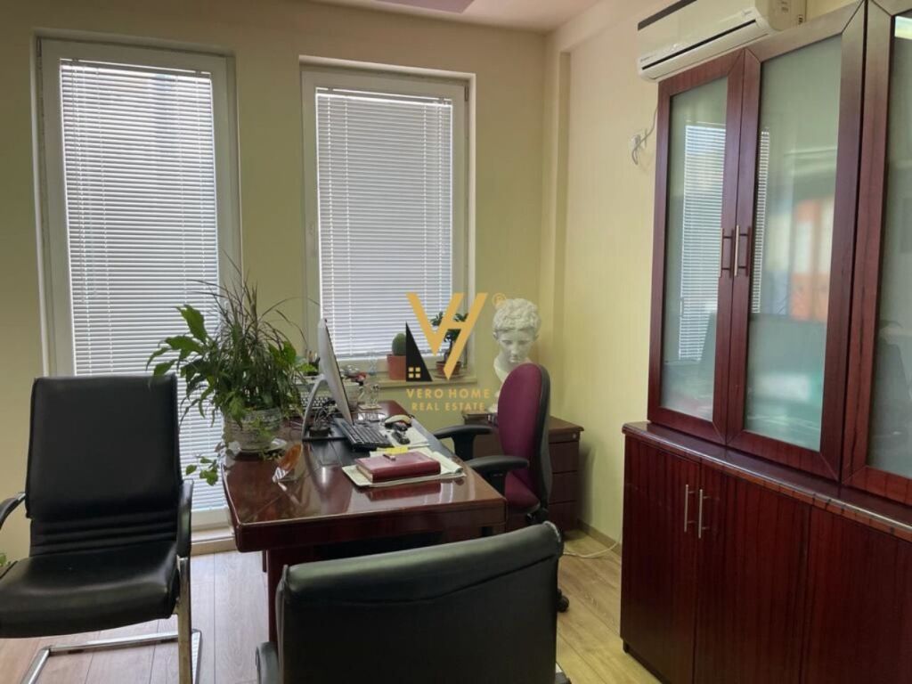 OFFICE 120 M2 FOR RENT IN CENTER 160,000 LEKE