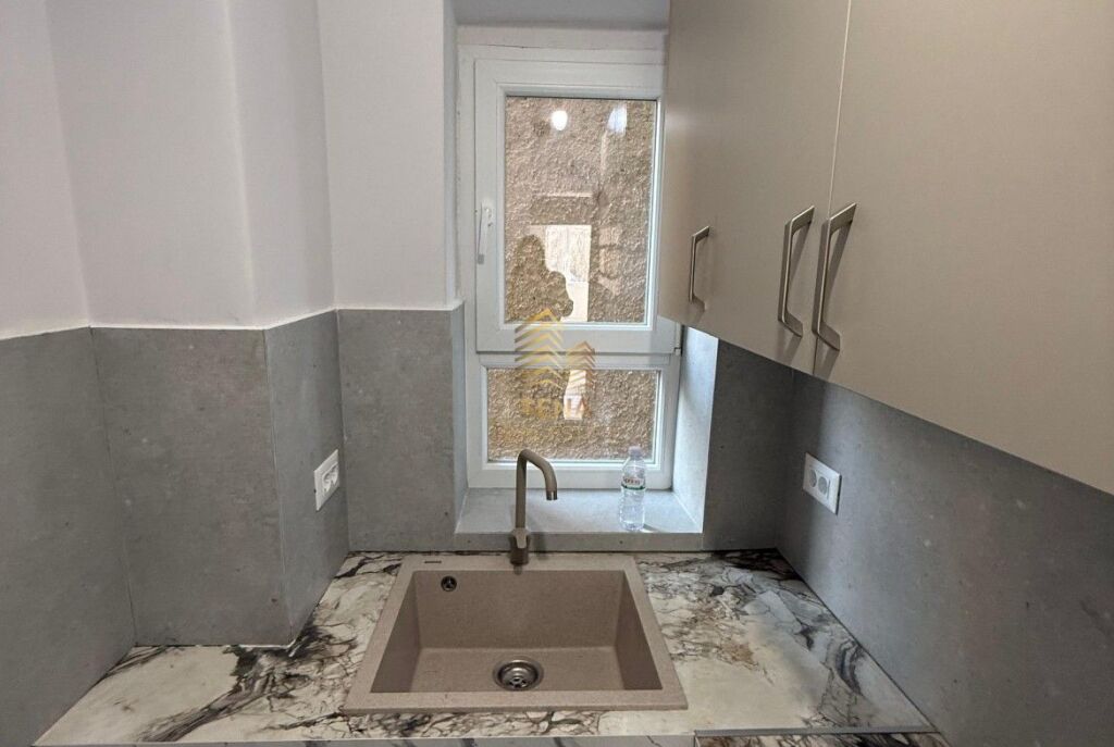 Rent, Business Premises, opposite the New Maternity, 1200 Euro/month Net