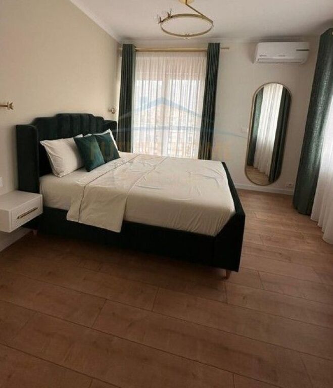 Rent, 3+1+2+Parking space, Train Station, Tirana..