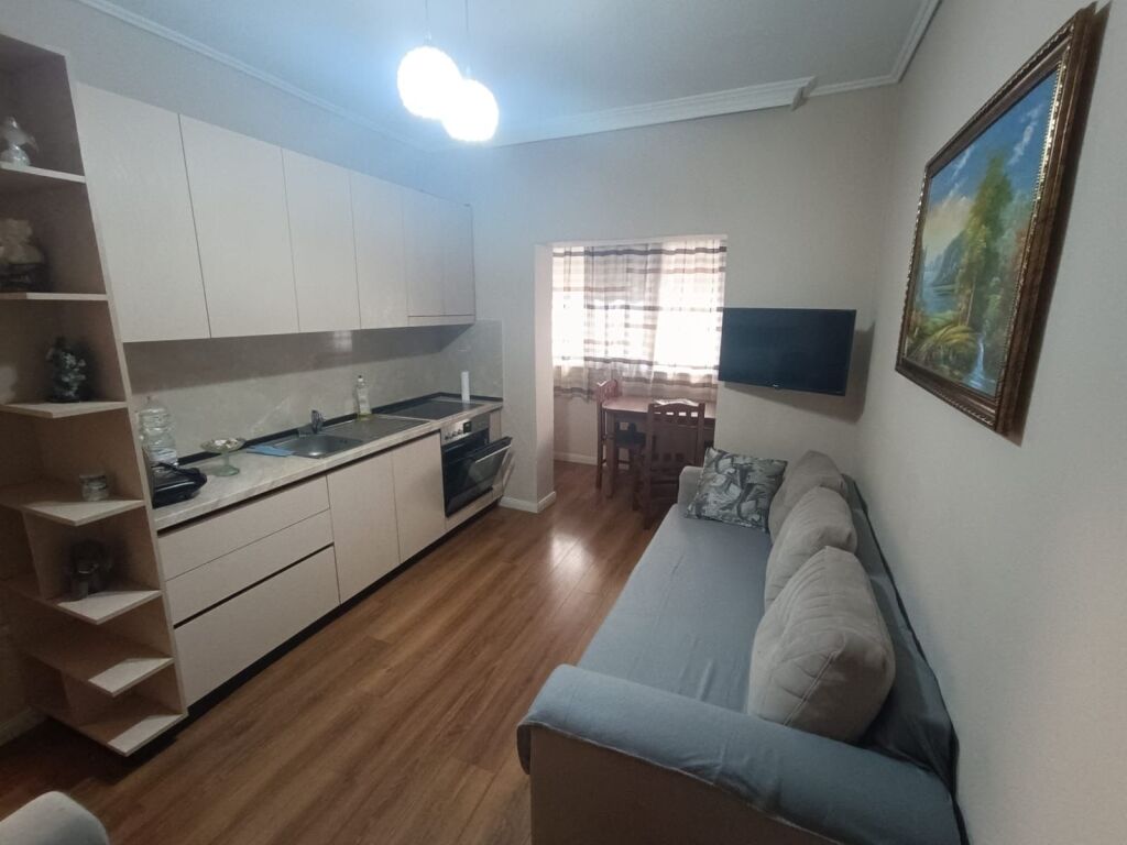 Apartament 1+1 me qera tek Kristal Center