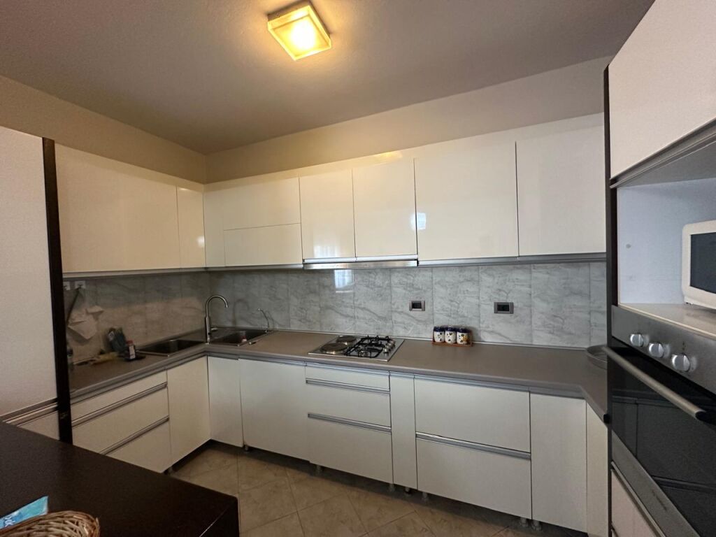 🏢Appartamento in affitto in Via Elbasan, 2+1+2, arredato. 85.000 Leke