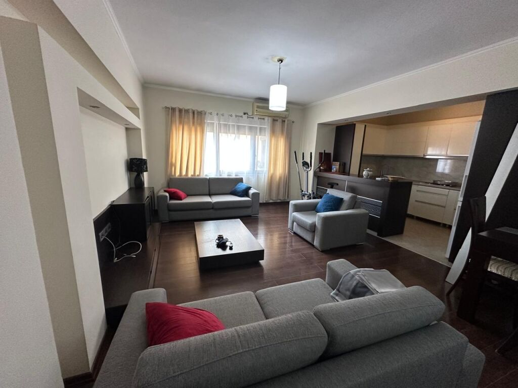 🏢Appartamento in affitto in Via Elbasan, 2+1+2, arredato. 85.000 Leke