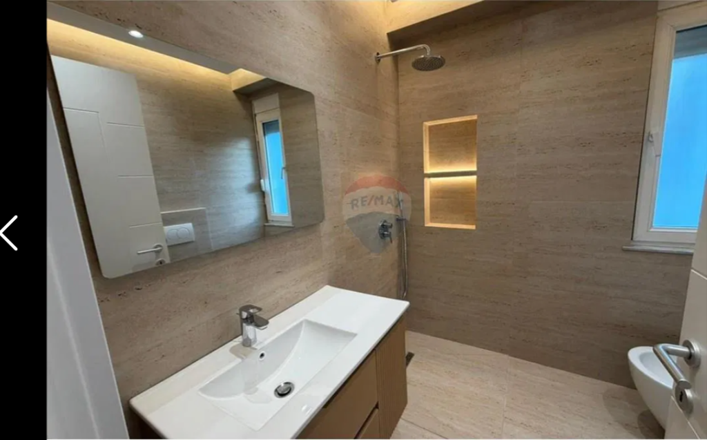 Appartamento in vendita 2+1+2 veranda presso Ekspozita