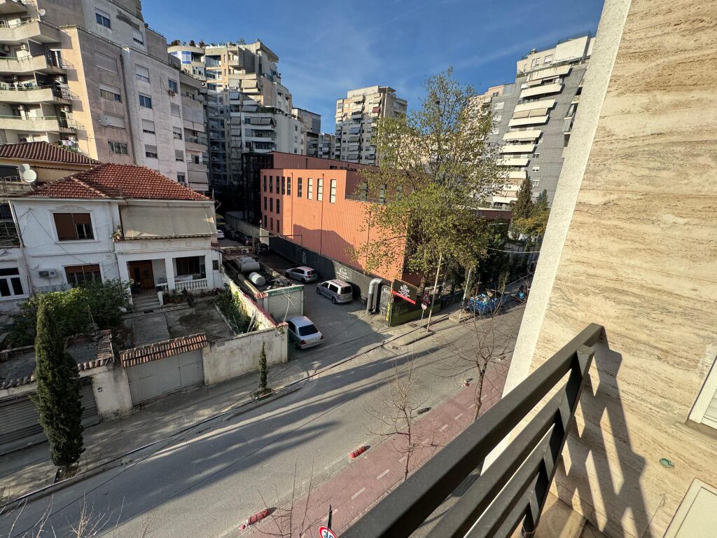 📣Qera Apartament 2+1+2  📍Selvia,Gjimnazi Partizani  •Pallat i ri ,kati 2 Cmimi 80.000 leke ne muaj