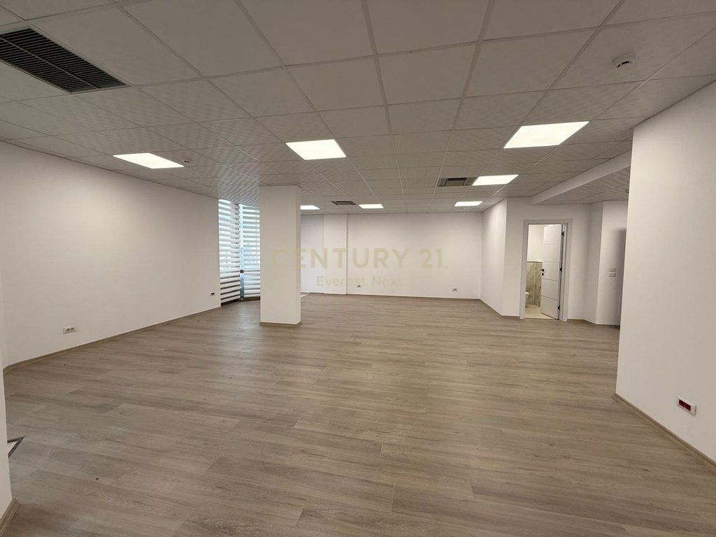 Shitet Ambient Komercial Tregu i Ri Elektrik