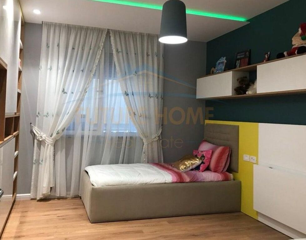 Qira, Apartament 2+1, Libri Universitar, Tiranë.