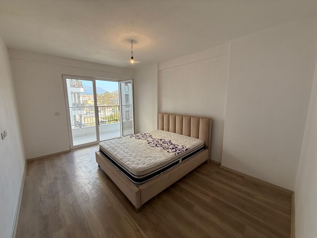 📣 RENT Apartment 1+1 With Storage 📍 Kombinat ✨  🏢 New Building 🪜 2nd Floor (With Elevator) 📐 Area 98 m2 🛋️ Partially Furnished  💶 Price 35,000 Leke/Month