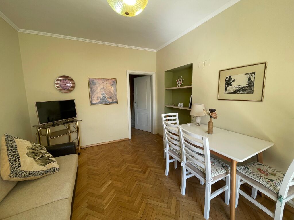 Apartament 1+1 me Qira ne Qender te Tiranes