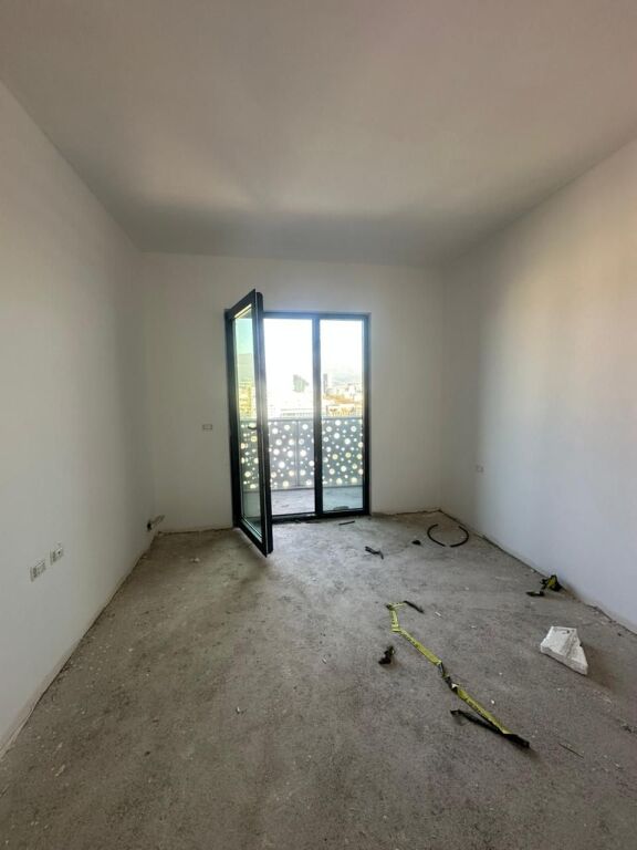 Shitet Apartament 1+1