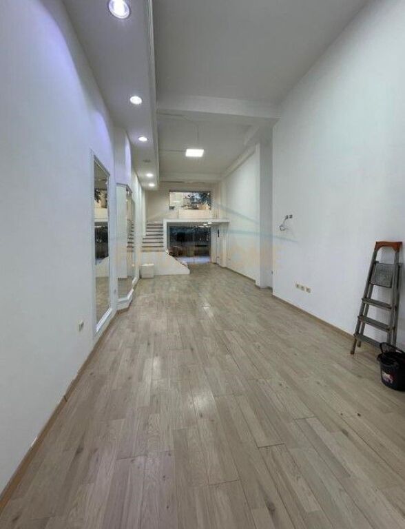 Qera, Ambient Biznesi, Rruga e Kavajës