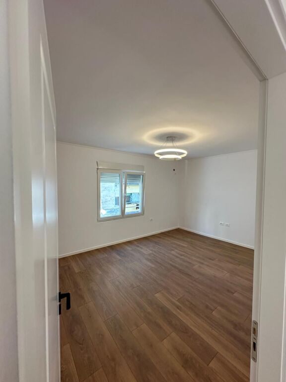 Appartamento 2+1 con ipoteca in vendita in Via Kongresi i Manastirit vicino ai Palazzi di Fratari ad Astir