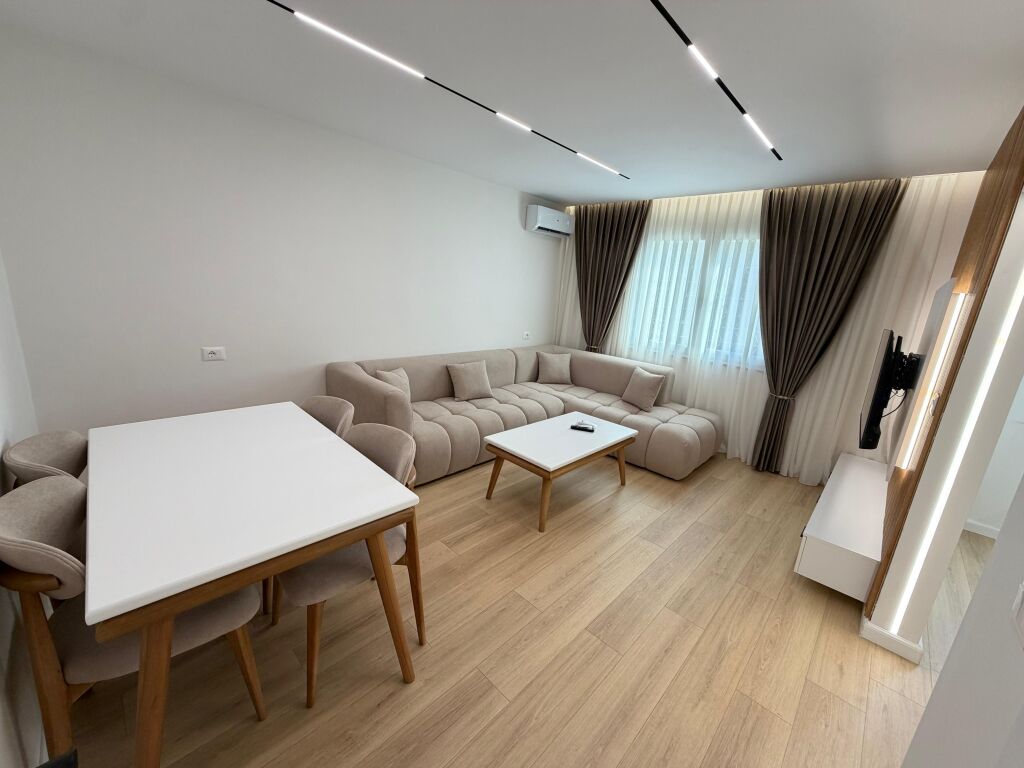 🏡 Apartment 1+1 for Sale – Super Investment  📍 21 Dhjetori, former Park – Ndre Mjeda Street 🏢 Existing building, 1st floor (no elevator) 📐 59 m² net in the registry  ✨ Fully furnished and completely renovated apartment, with modern furniture and high quality. Very functional layout and natural lighting.  💳 Purchase option with credit  💰 Price: 140 Million leke
