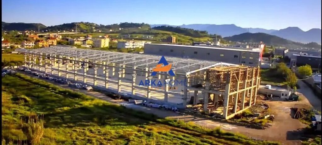 JEPET ME QERA MAGAZINË 4400M2 "NË PRUSH" 20.000 EURO