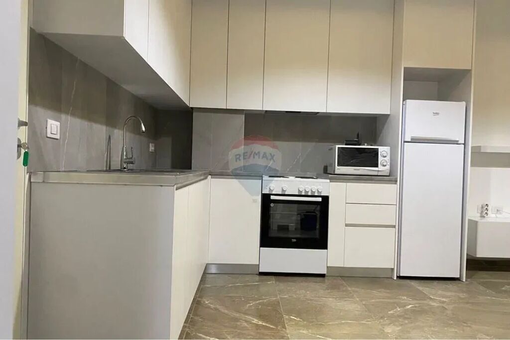 Jepet me qira apartament 1+1 mbrapa Casa Italia