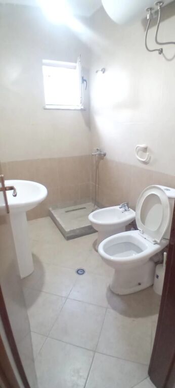 Empty 2+1 apartment for rent at Fusha e Aviacionit.