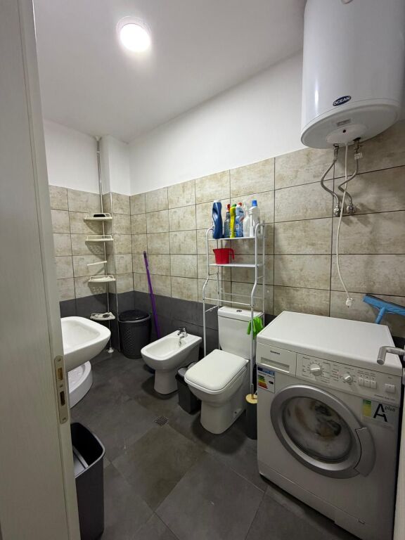 • Apartment 2+1 for rent  • Tom Doshi Complex, between Shkoza and Fresku – Tirana  • Area: 88 m²  • Floor: 3  • New building with elevator  • Layout: corridor, living room + kitchen, 2 bedrooms, 2 bathrooms, balcony  • New furniture and air conditioning  • Price: 500 € / month  • Families preferred