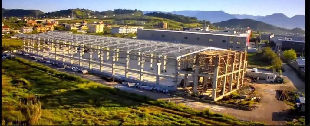 KAPANON ME QERA 4400 M2 PRUSH 20.000 EURO FH-58542