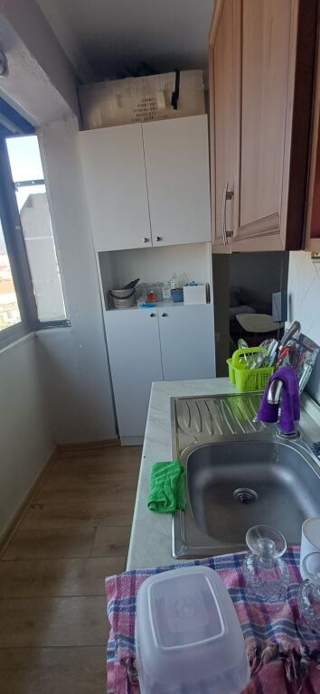 Shitet apartament 1+1 tek Spitali Ushtarak