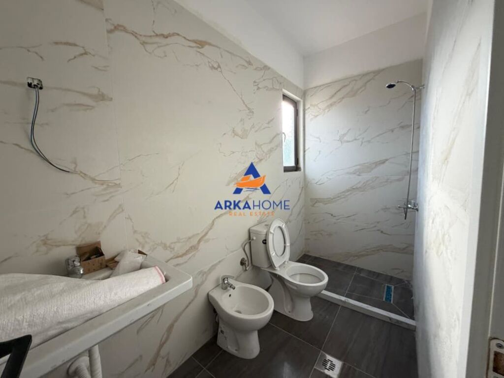 ATTICO 2+1+2 VERANDA IN VENDITA "VLORE, STRADA TRANSBALLKANICA" 199.999 EURO