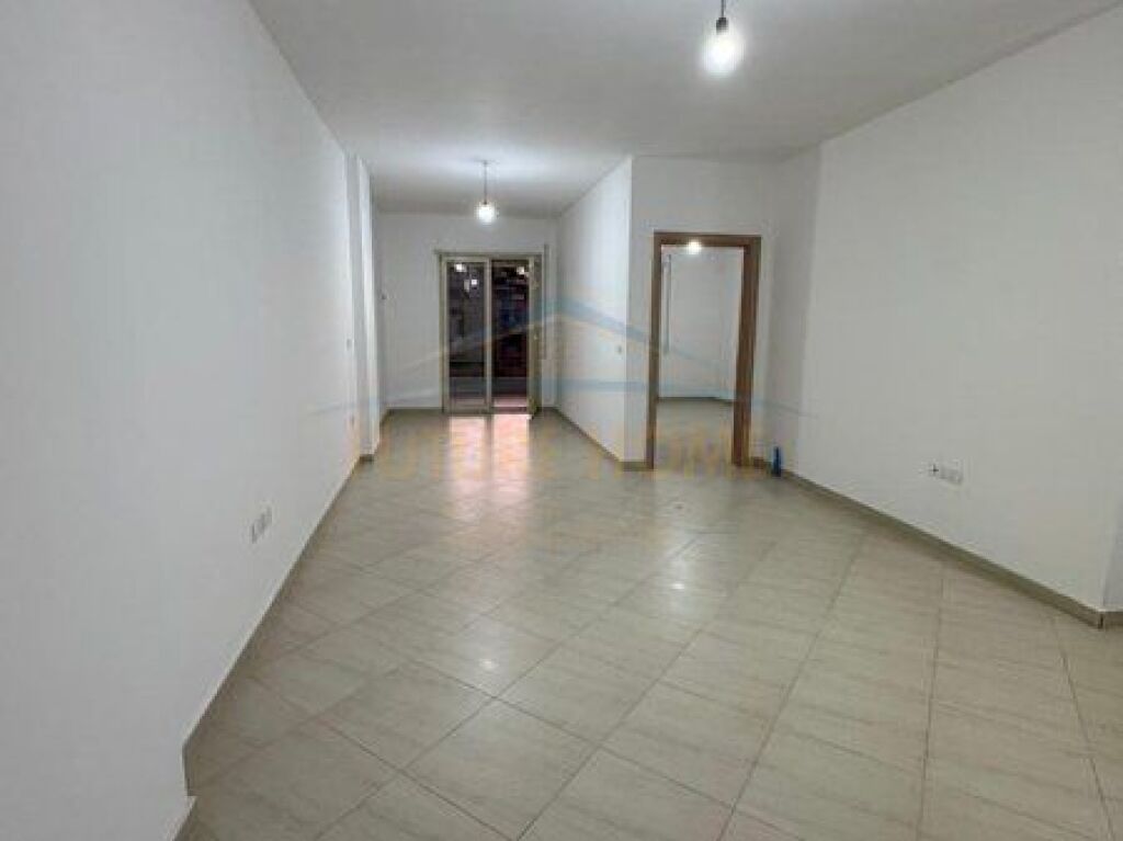 Shitet, Apartament 1+1, Fresku, Tiranë